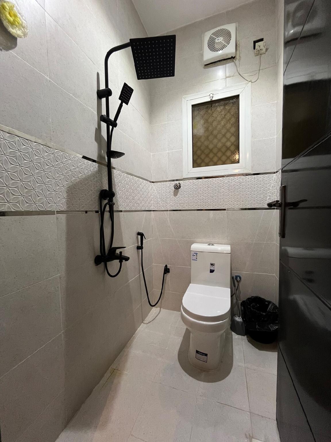 M4|101 House - Studio with Side Kitchen - image 6