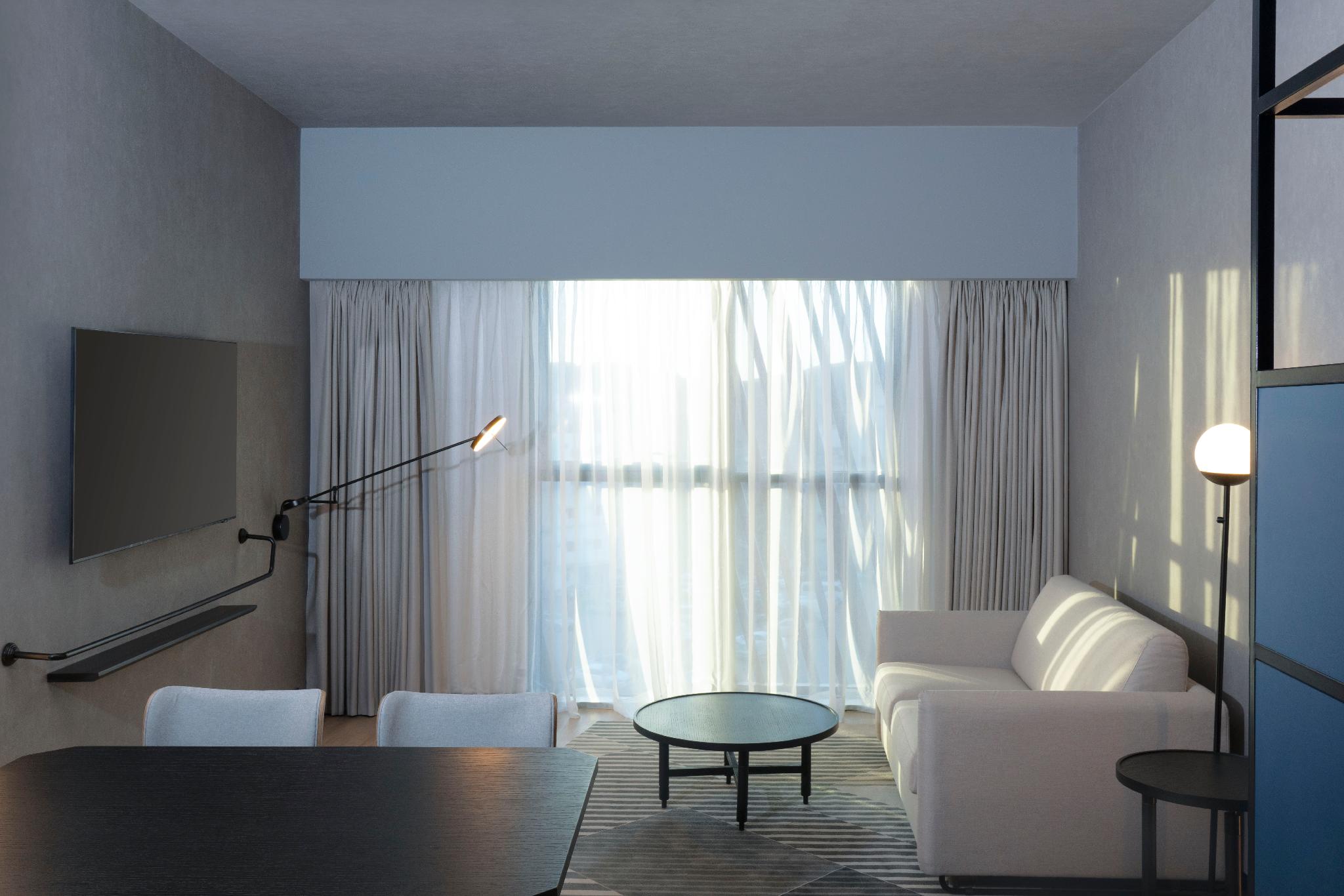 Suite eksekutif dengan 1 tempat tidur King dan tempat tidur sofa gambar 2