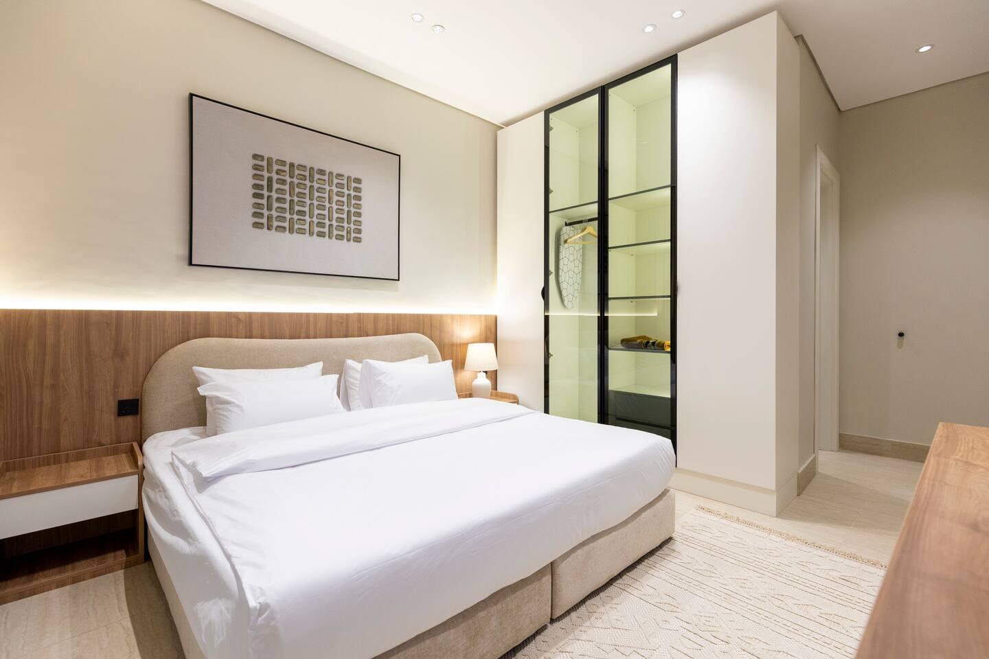 Spacious & Charming Stay | Smart TV - imagen 8