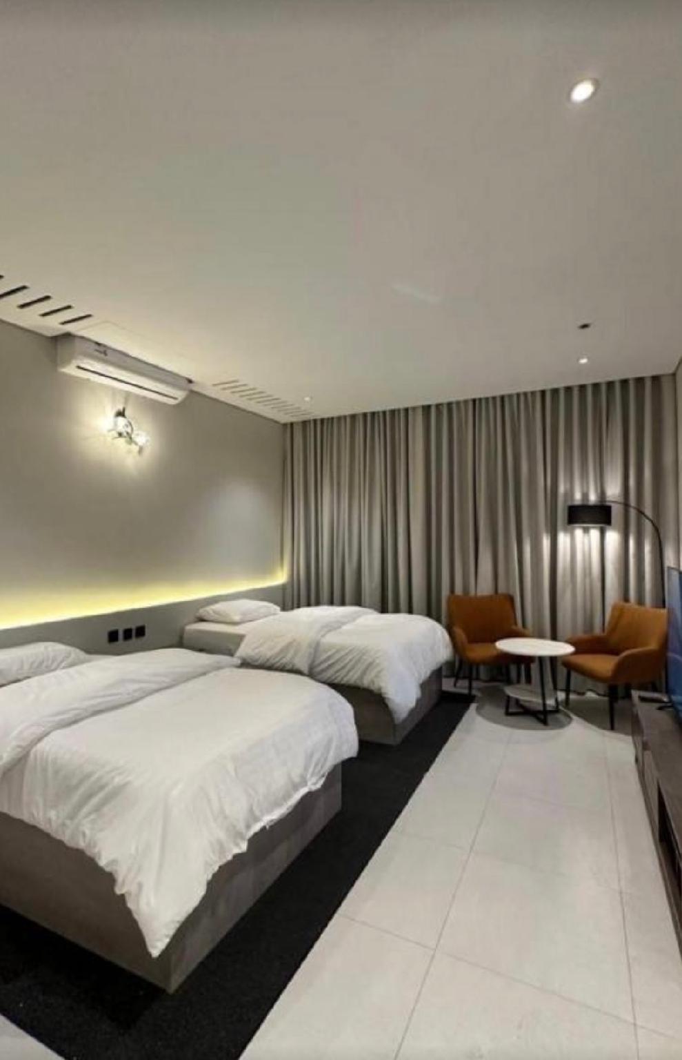 Modern Hotel Apartment With All Essentials - imej 5