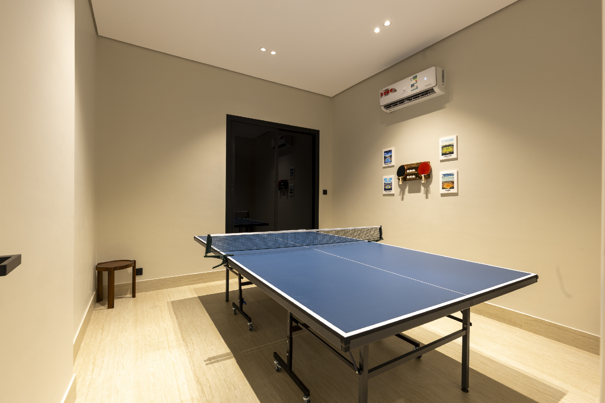 Elegant Home with Gaming Room & Parking - gambar 13