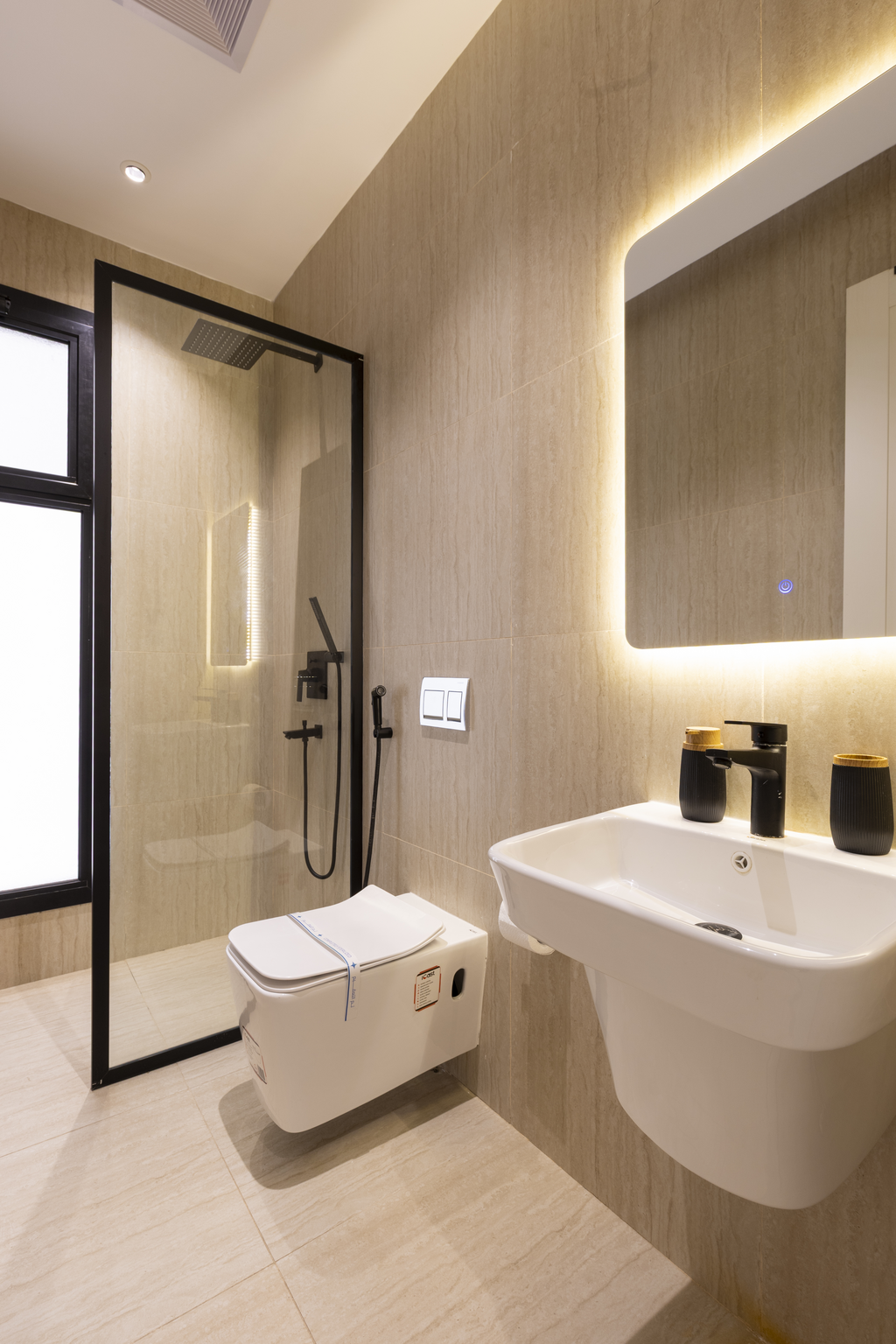 Elegant Home with Gaming Room & Parking - gambar 10