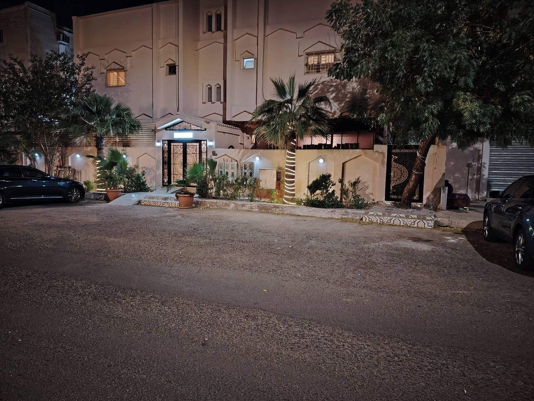 Khair Jewaar Big Ground Apart - imej 14