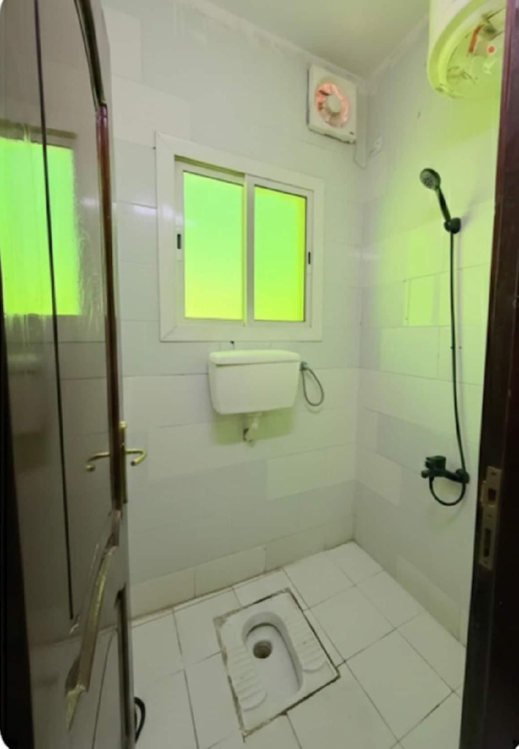 Room and lounge close to the Prophet's Mosque - image 5