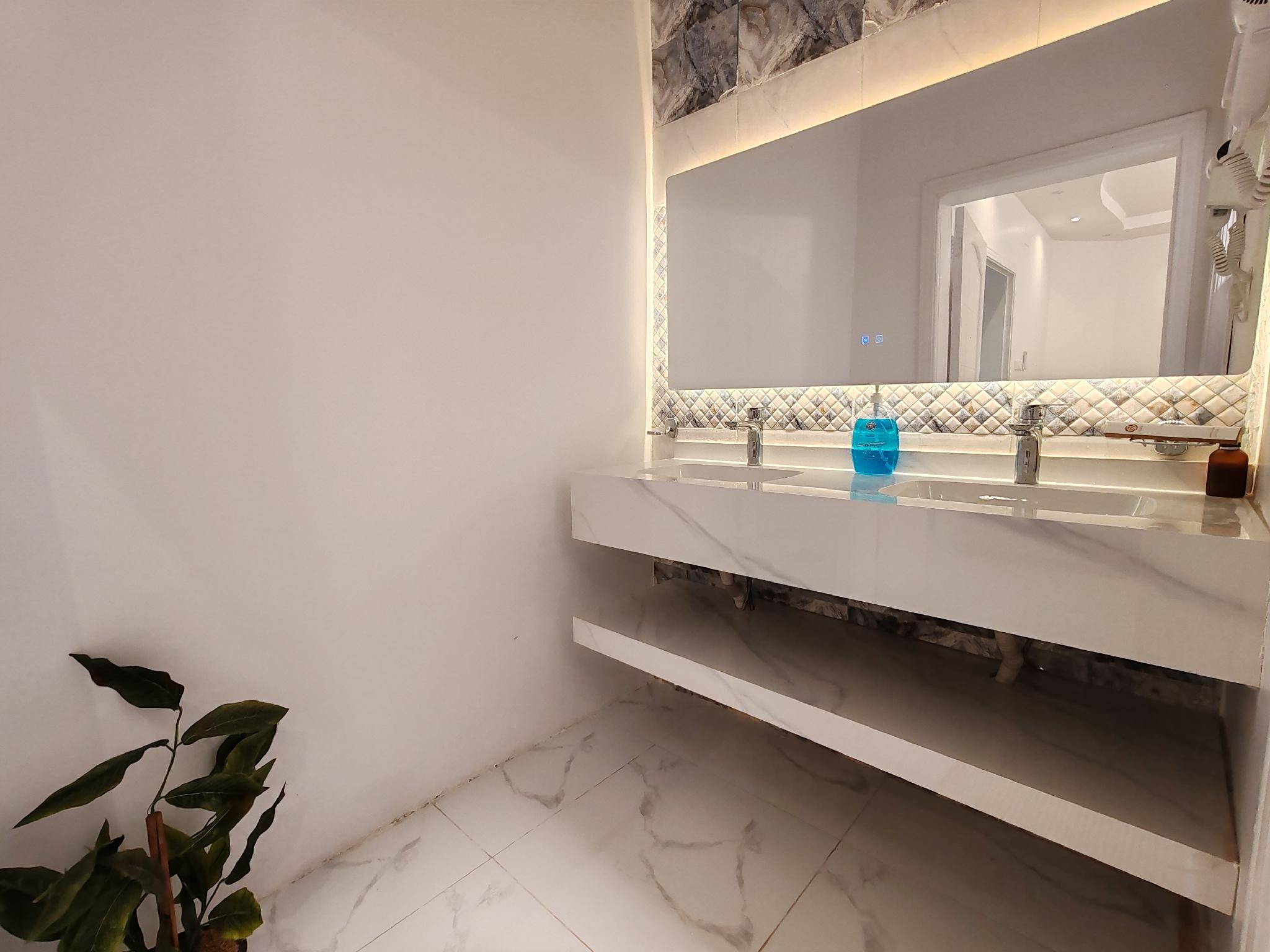 Luxury apartment near Al-Haramain train station - image 17