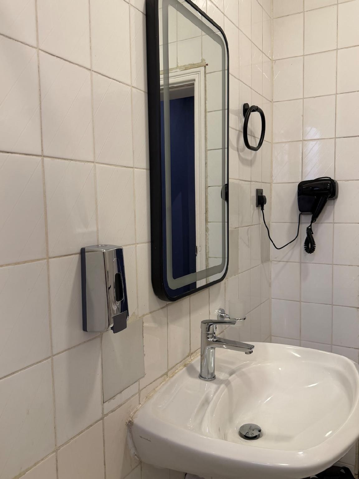 Modern apartmen room with a living room 501 - imagen 15