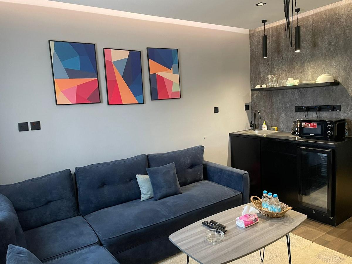 Suite with a calm and elegant design self check-in - gambar 5