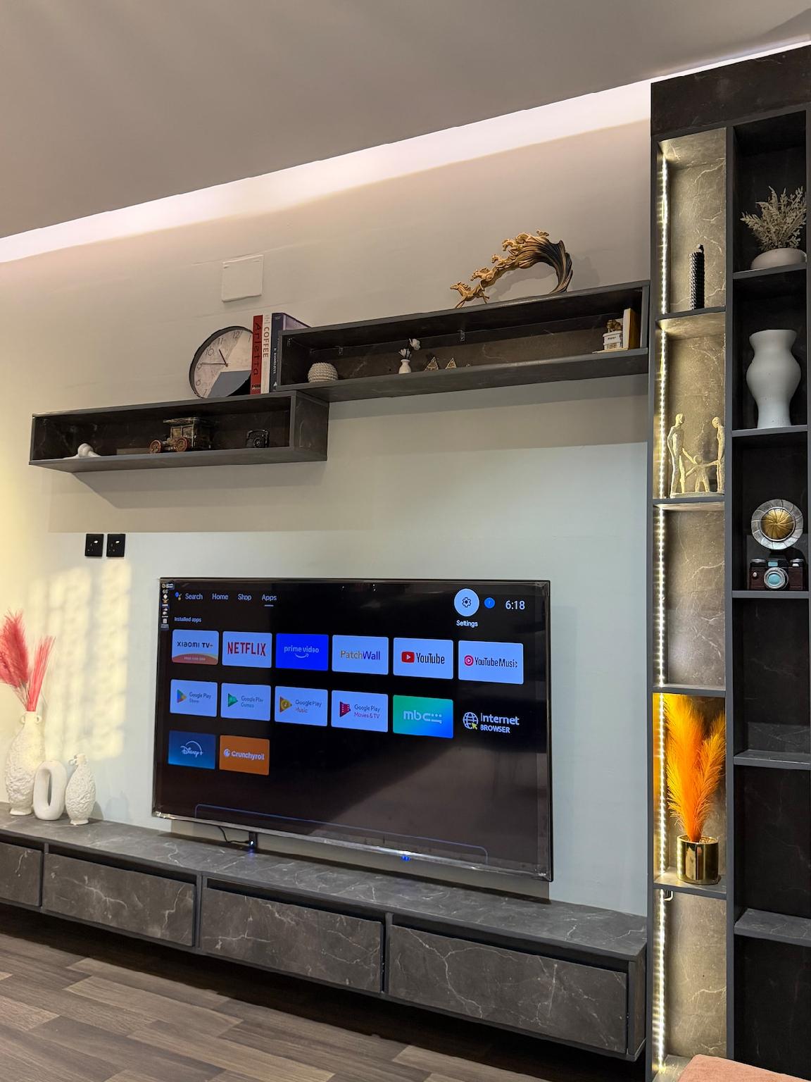 Suite with a calm and elegant design self check-in - gambar 9