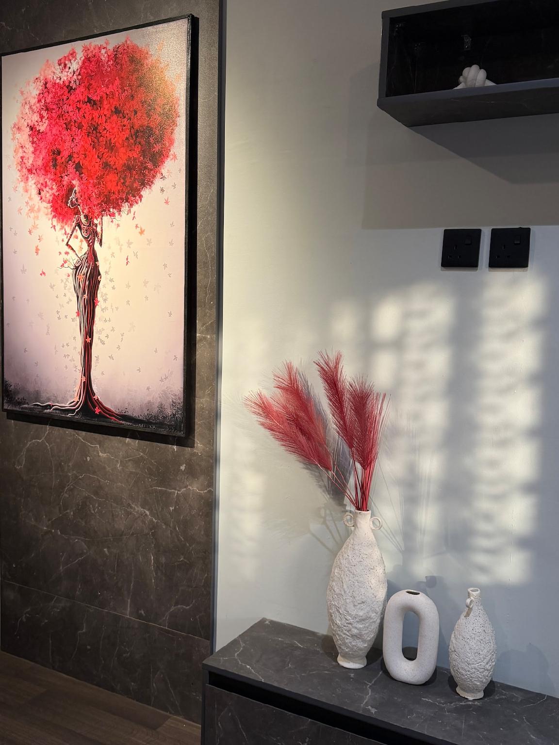 Suite with a calm and elegant design self check-in - gambar 12