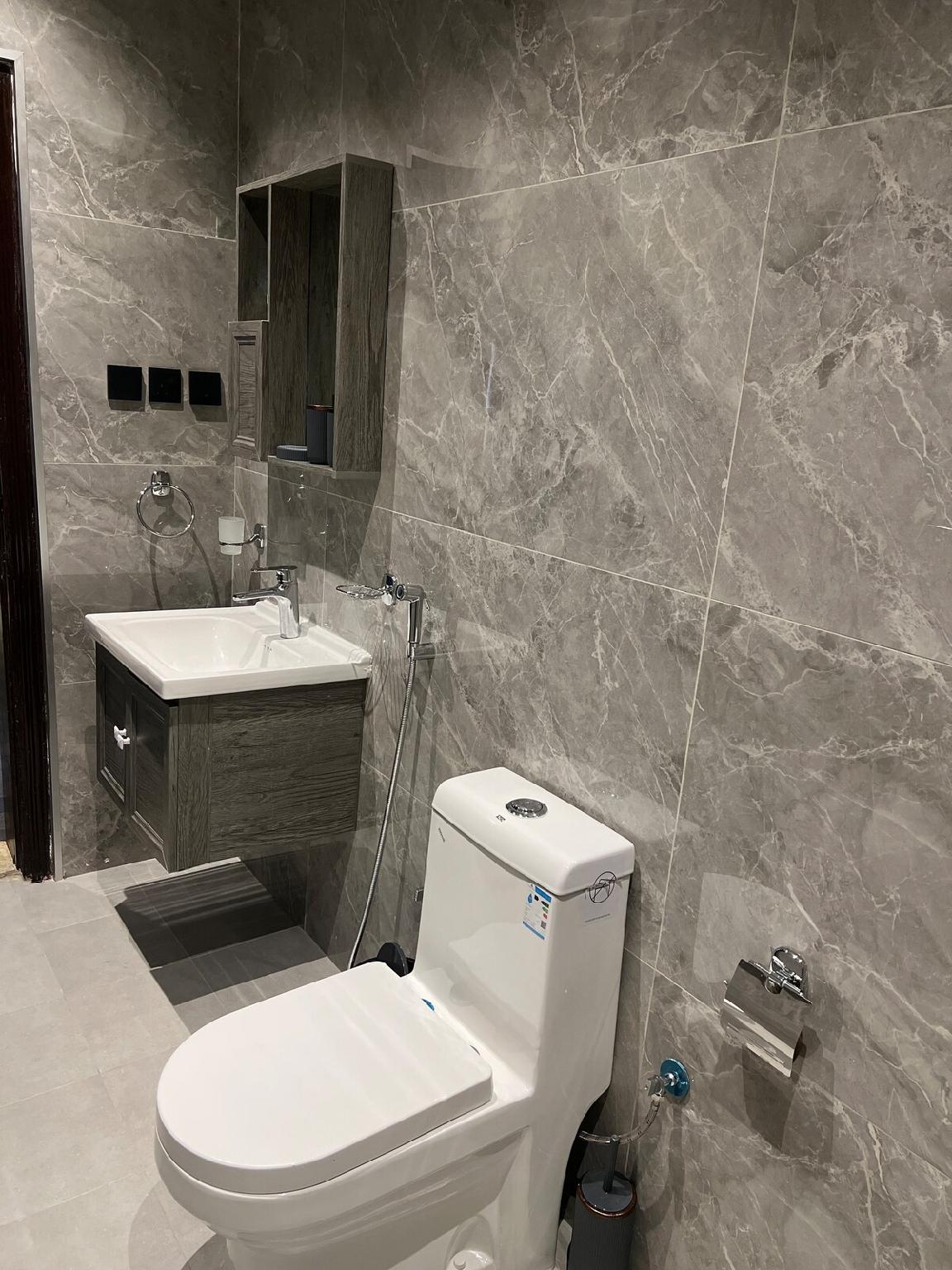 Suite with a calm and elegant design self check-in - gambar 17