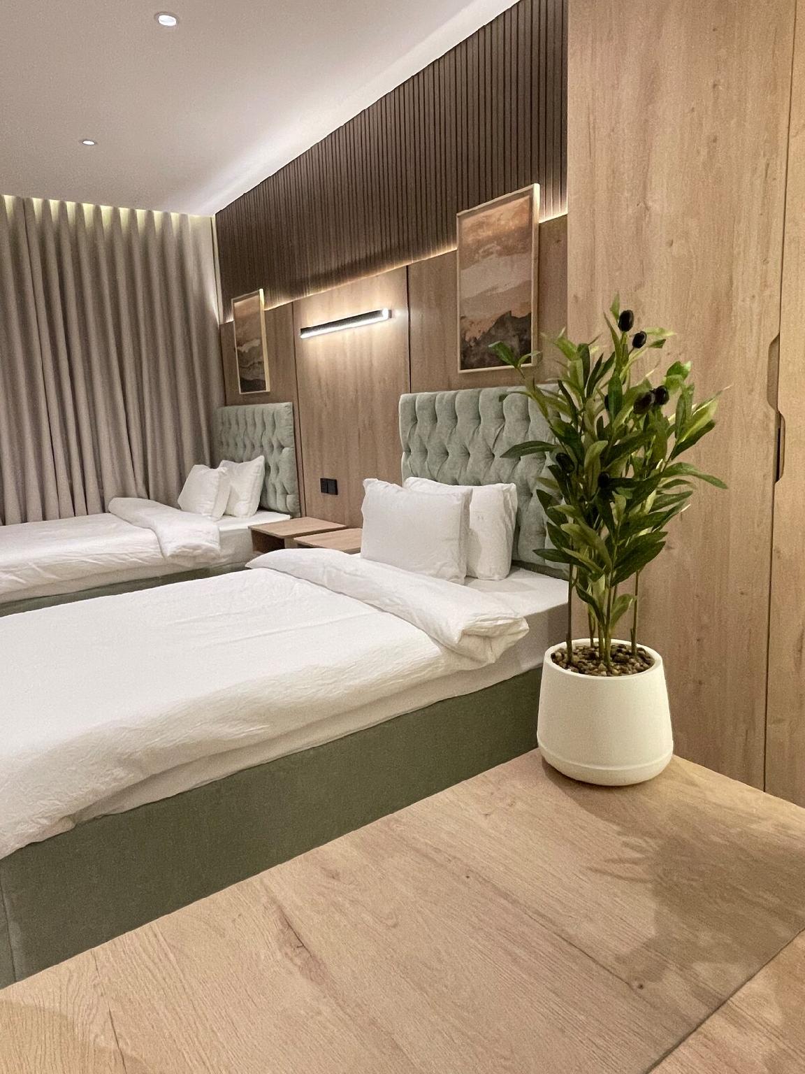 Unique Suite 408 with 2 Comfortable Beds - gambar 5