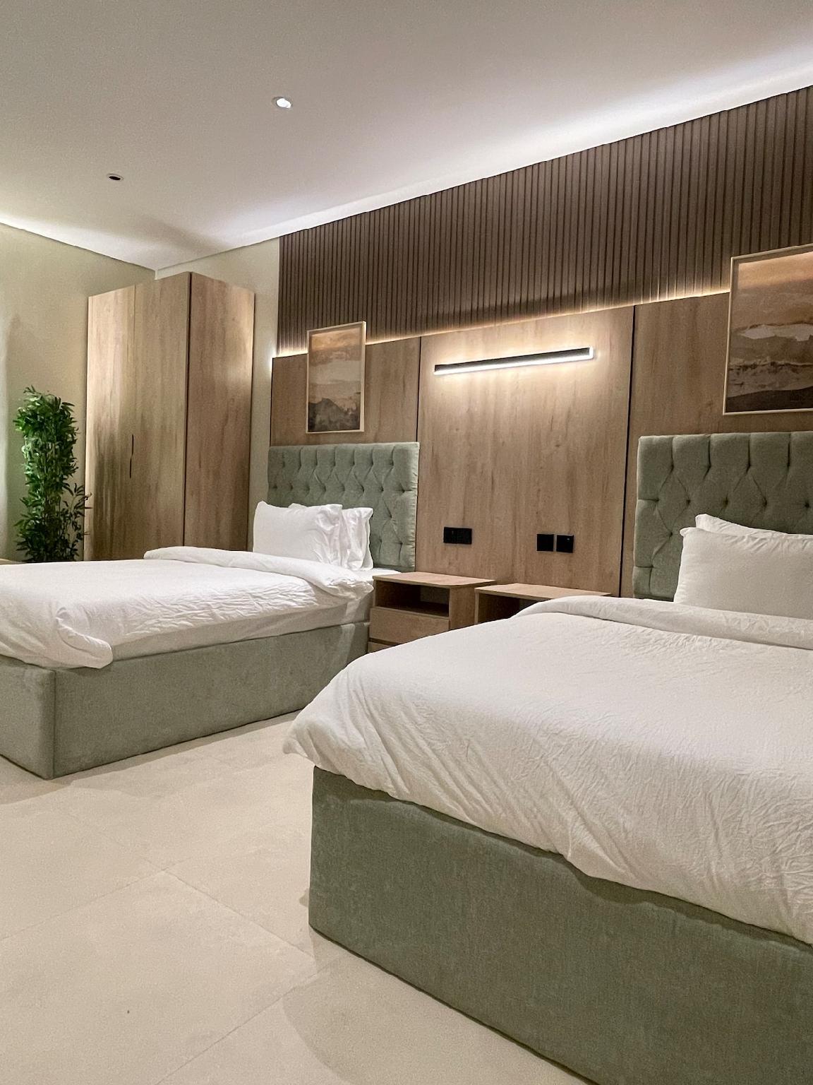Unique Suite 408 with 2 Comfortable Beds - gambar 4