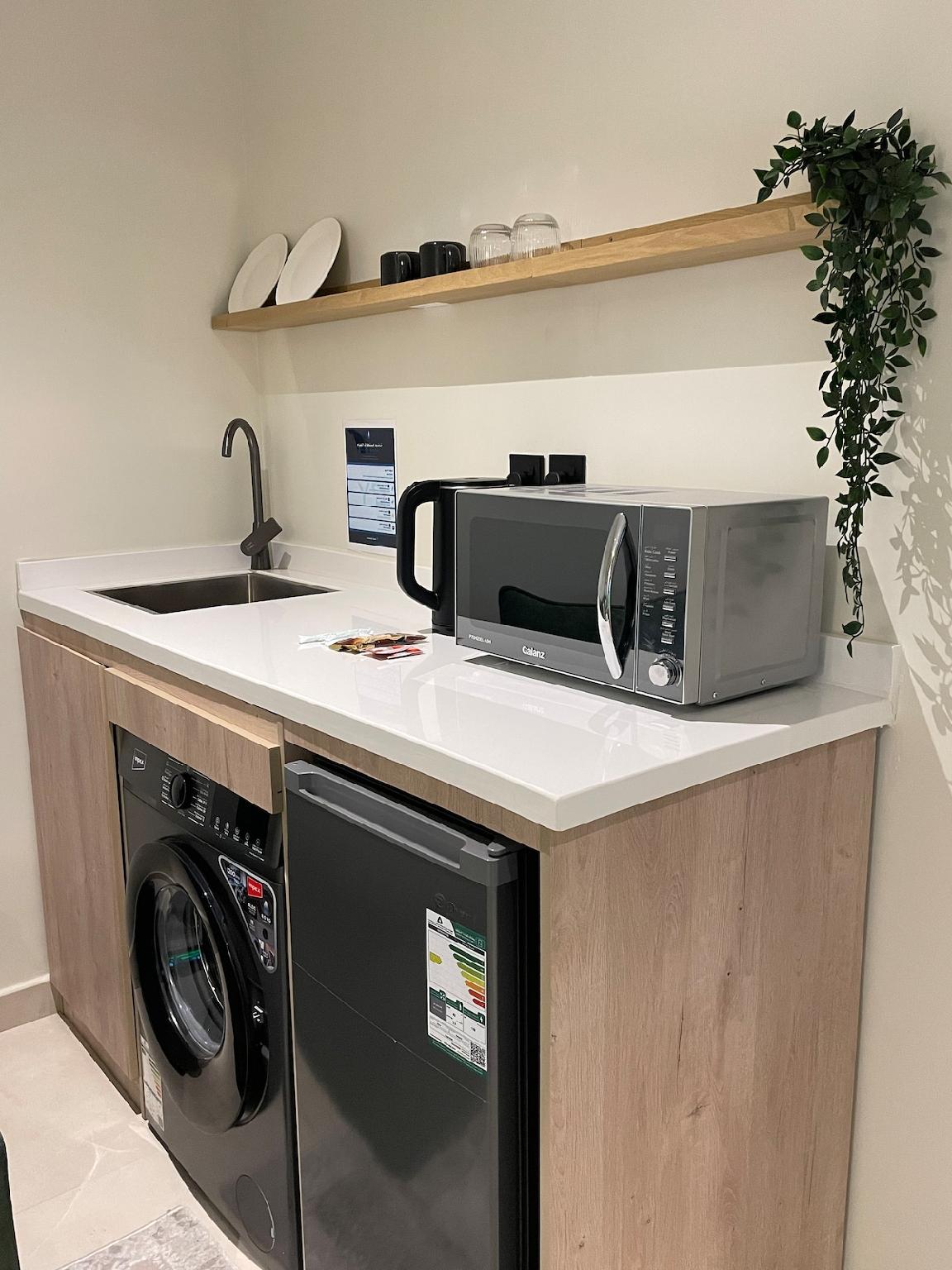 Unique Suite 408 with 2 Comfortable Beds - gambar 10