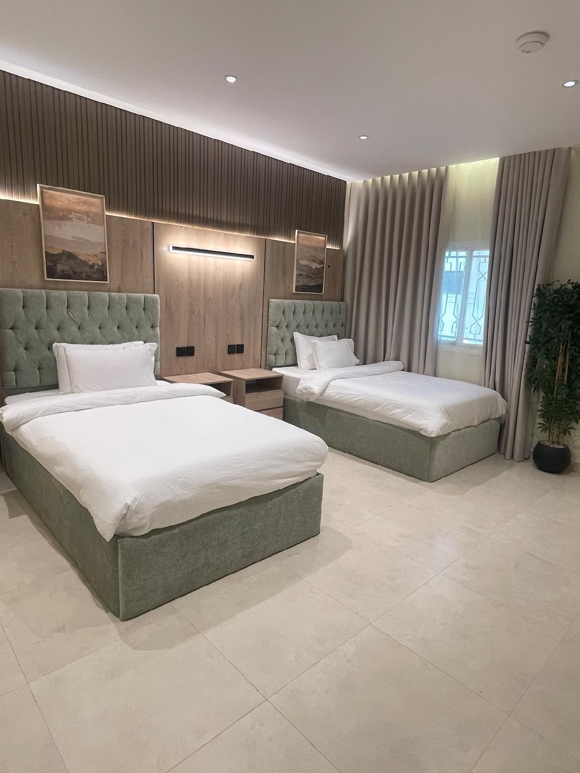 Unique Suite 408 with 2 Comfortable Beds - gambar 6