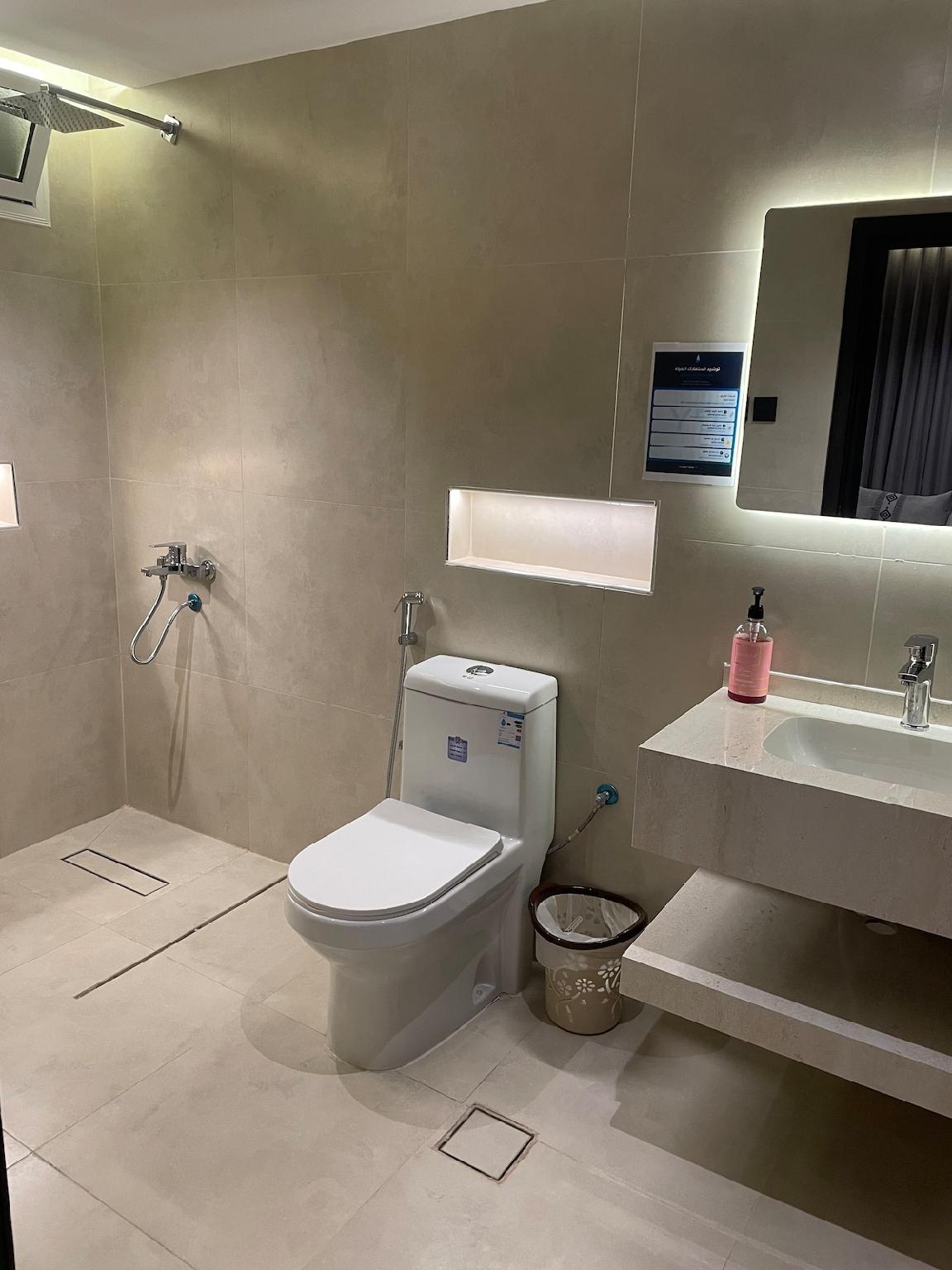 Premium Suite 307 with a heritage character - imagen 15