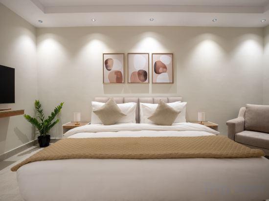 One Bedroom Suite image 5