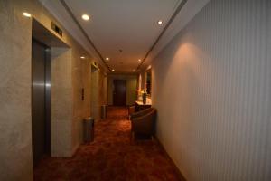Hayah Grand Hotel - image 9