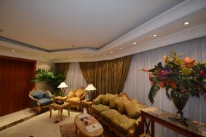 Hayah Grand Hotel - image 14