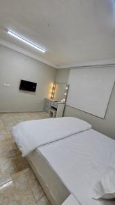 Apartment with Two Bedrooms and Attractive Price 2 - imej 19