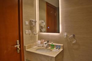 Diwan Al Hijrah Hotel - image 23