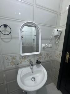 New Four-Bedroom Apartment Inside Al Haram Boundaries with Independent Entrance - afbeelding 14