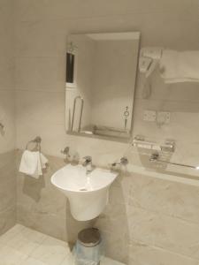 Luxury Apartment with Two Bedrooms, Two Bathrooms, Living Room and Dining Room - görsel 5