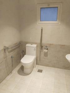 Luxury Apartment with Two Bedrooms, Two Bathrooms, Living Room and Dining Room - görsel 8