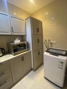 Elegant 3 Bedrooms and Living Room and Kitchen and Two Bathrooms in Hay Baqdu a1 - image 4