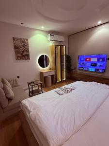 Manzal M4 Serviced Apartments - Al Anahi - image 1
