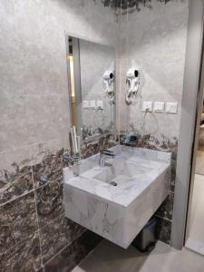 Hayat Rose Serviced Apartments - image 17