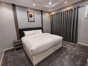 AZHAAR Suites