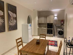 Luxury Apartment with Two Bedrooms, Two Bathrooms, Living Room and Dining Room - görsel 26