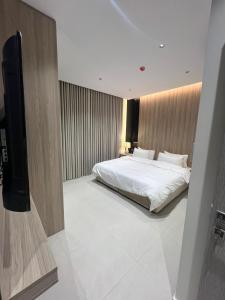 Raf Suites - image 5
