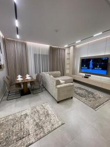 靠近校园和服务设施的双卧室酒店式公寓（带大厅）- 图片 1