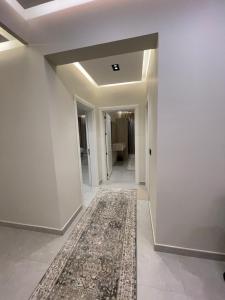 靠近校园和服务设施的双卧室酒店式公寓（带大厅）- 图片 2