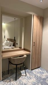 A suite with a room and a lounge with a quiet and modern design - image 14