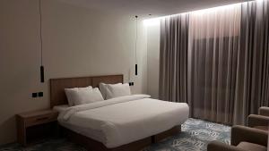 A suite with a room and a lounge with a quiet and modern design - image 9