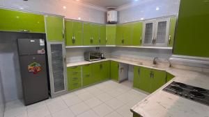Elegant Apartment with Two Bedrooms, Kitchen, Living Room and Bathroom a5 Baqdo - afbeelding 4