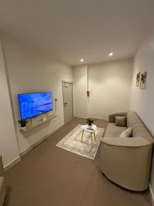 Bedroom and Living Room - imagen 1