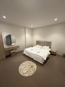Bedroom and Living Room - imagen 10