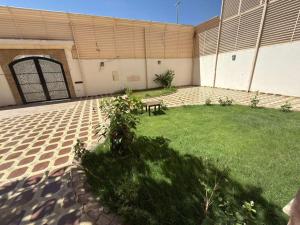 Aurion Grand Villa - 12BR Estate with Rooftop - Uhud Views & Private Elevator - image 49