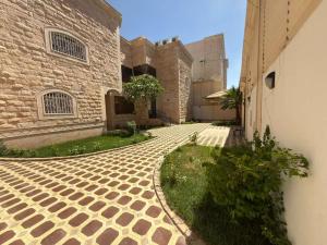 Aurion Grand Villa - 12BR Estate with Rooftop - Uhud Views & Private Elevator - image 48