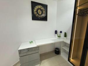 Aurion Grand Villa - 12BR Estate with Rooftop - Uhud Views & Private Elevator - image 27