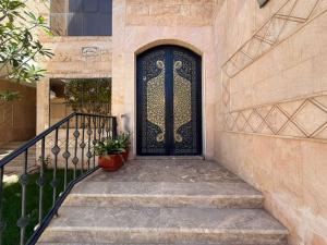 Aurion Grand Villa - 12BR Estate with Rooftop - Uhud Views & Private Elevator - image 34