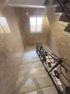 Aurion Grand Villa - 12BR Estate with Rooftop - Uhud Views & Private Elevator - image 7