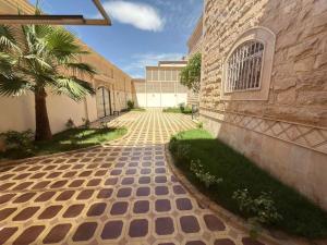 Aurion Grand Villa - 12BR Estate with Rooftop - Uhud Views & Private Elevator - image 38
