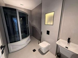 Aurion Grand Villa - 12BR Estate with Rooftop - Uhud Views & Private Elevator - image 19