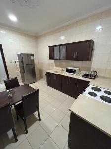 Al Madinah Furnished Suites Apartments - image 3
