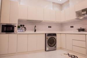 Two Bedroom Apt 10-min Prophet Mosqu Next to Mall - imagen 13