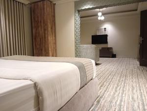 Residential Apartments in Al Arid 2 - imej 34